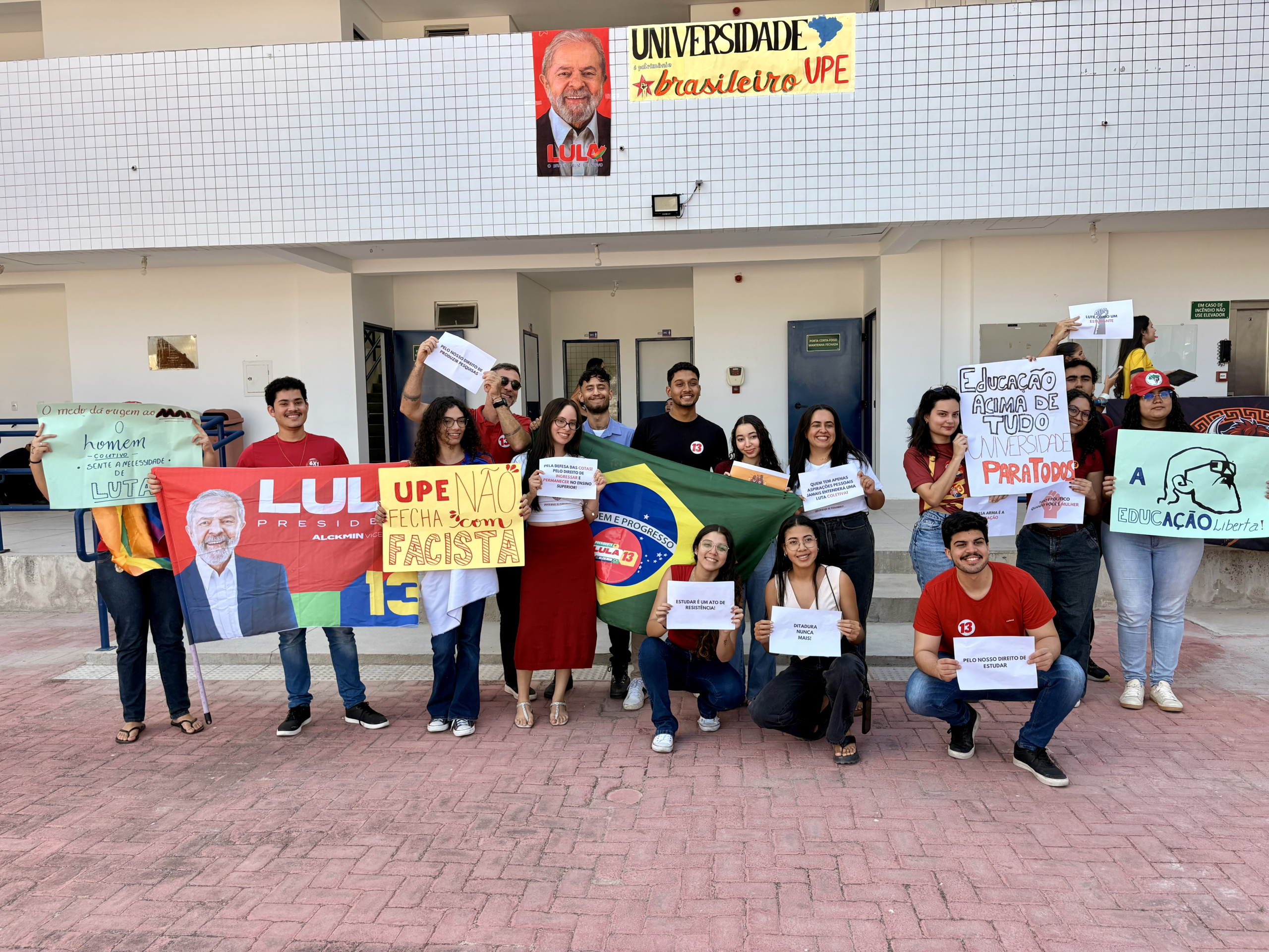 Ato de estudantes da UPE Arcoverde 