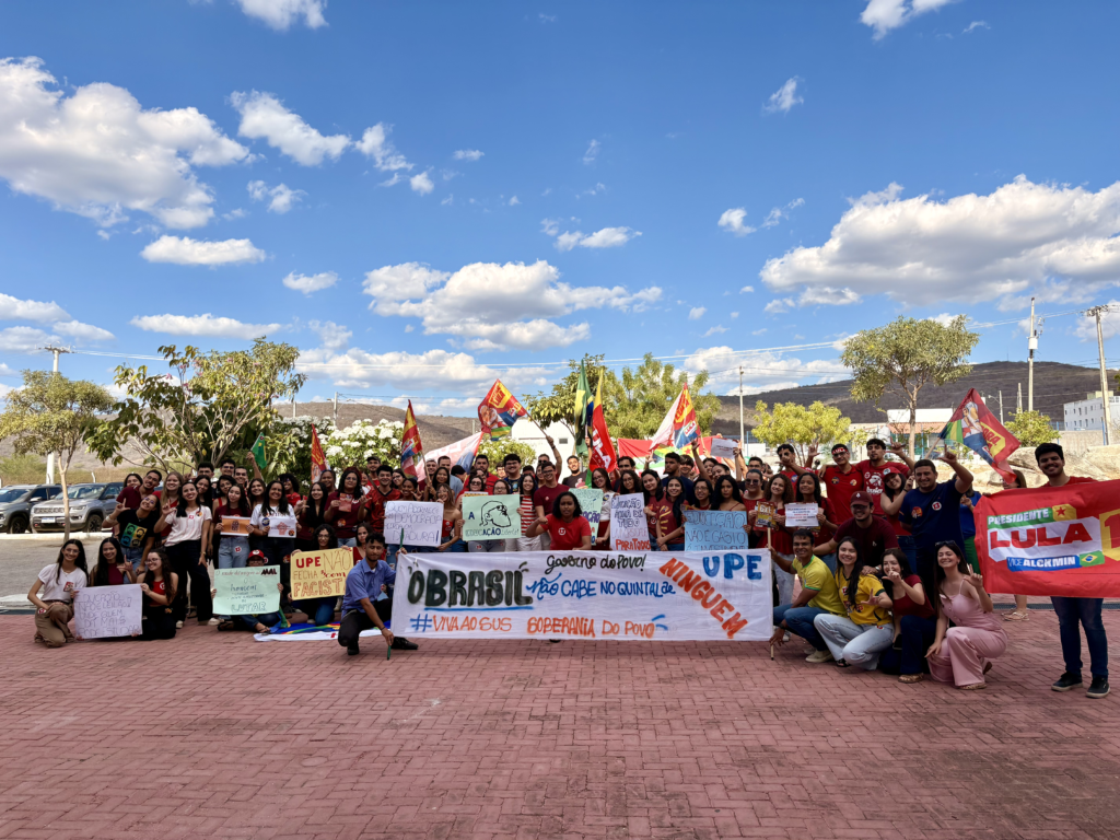 Ato de estudantes da UPE Arcoverde 