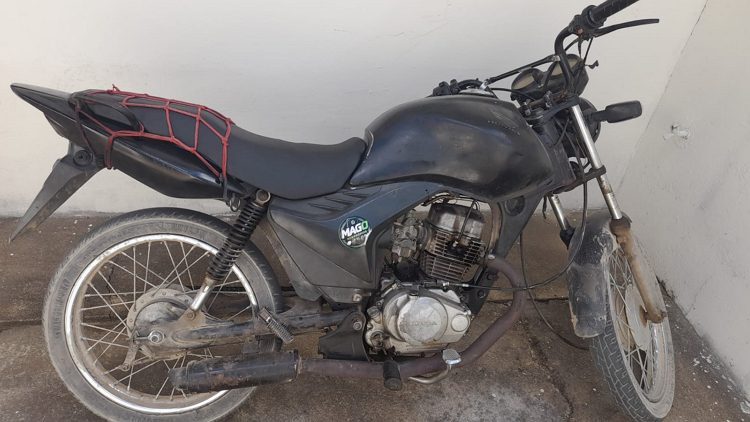 Adolescente é flagrado com moto sem placa e chassi adulterado em Iati