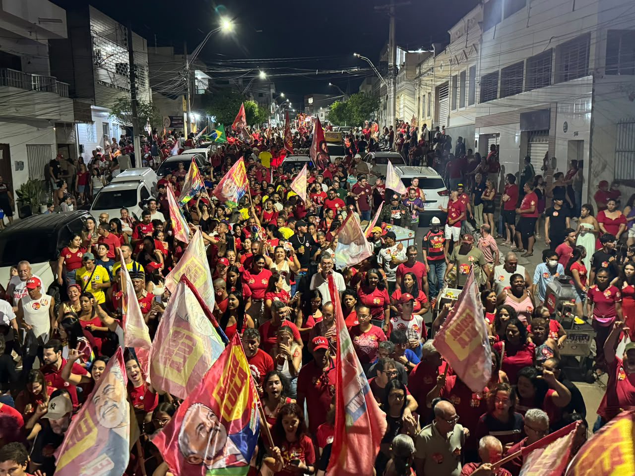 Pesqueira realiza Arrastão em apoio a Lula