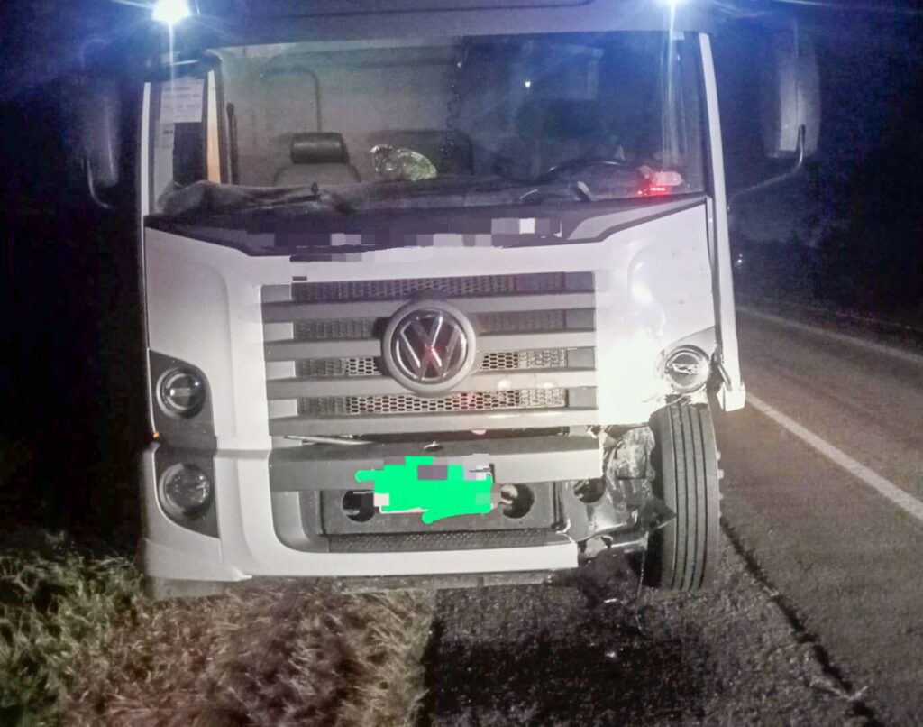 Acidente entre moto e caminhão em Paranatama