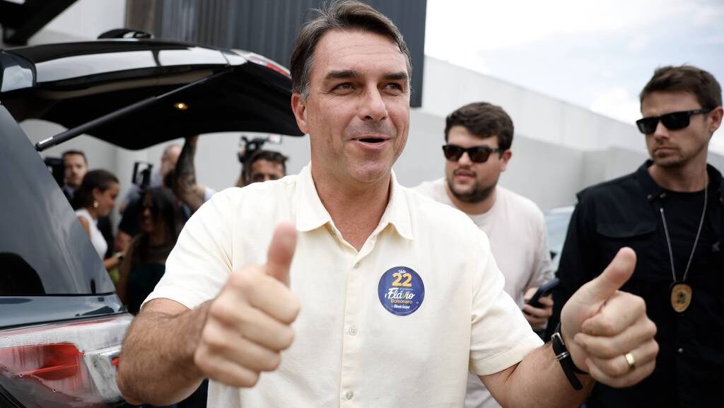 Flávio se declara “presidente eleito” em carta após derrota