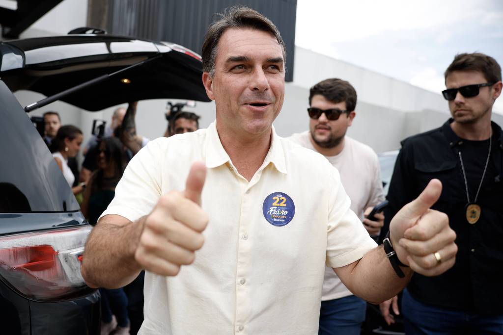 Flávio se declara “presidente eleito”