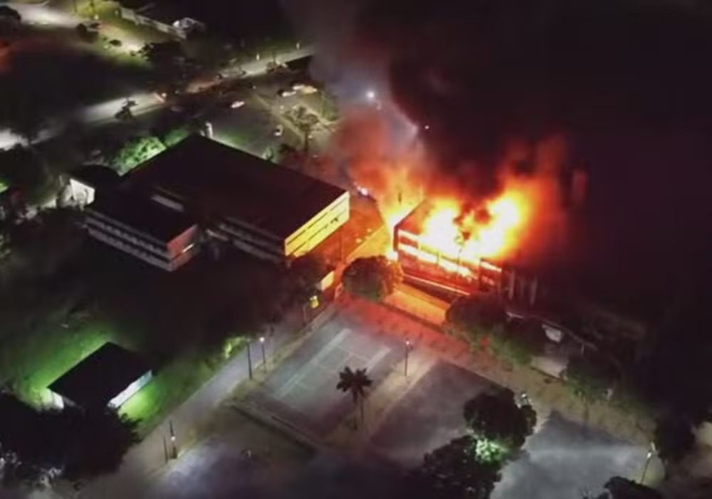 Incêndio na UFPE destrói pesquisas e causa prejuízo