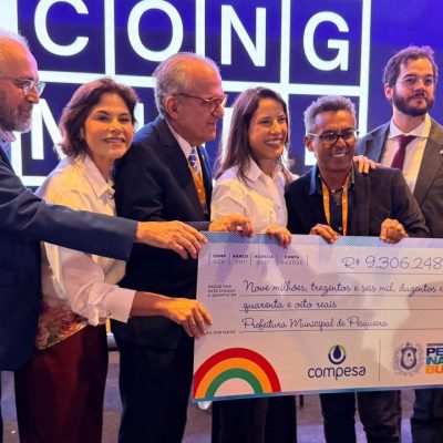 Pesqueira garante mais de R$ 9,3 milhões em investimentos durante congresso da Amupe